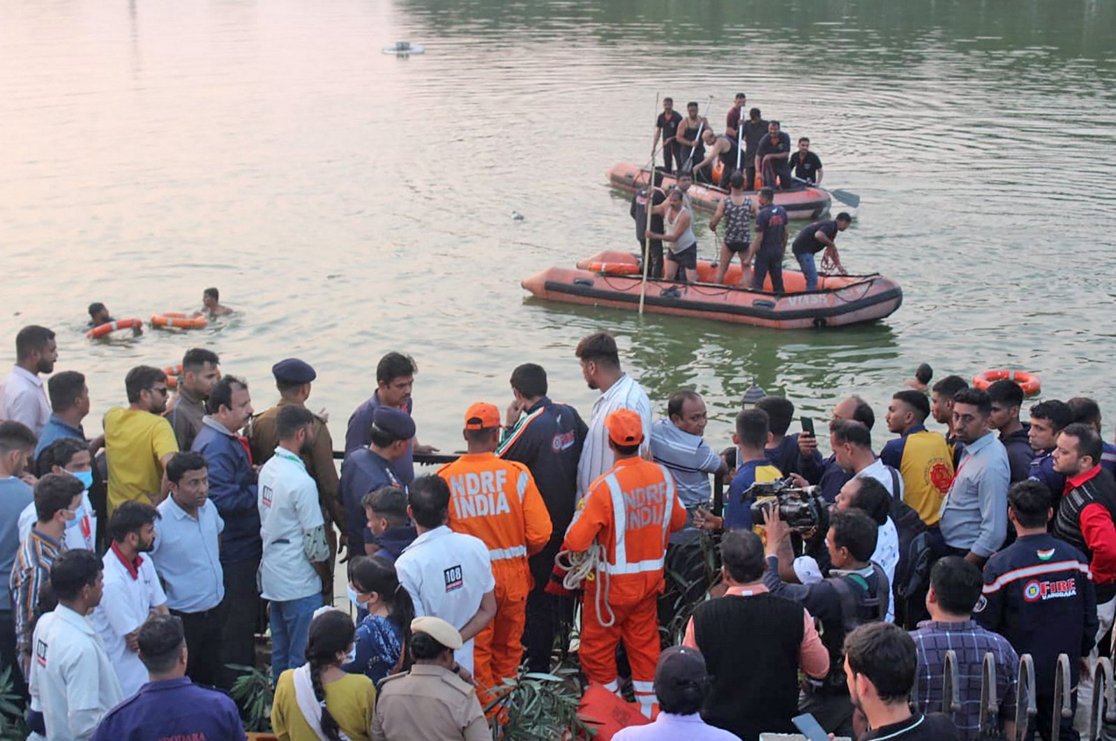 Members of Vadodara Fire and Emergency Services conduct search and rescue after a boat capsized at Harni Lake in Vadodara on Jan. 18, 2024. (AFP Photo)