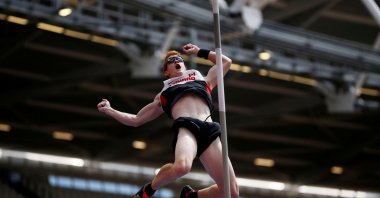 Canada's Shawn Barber in action during the men's pole vault finals of the Sainsbury's Anniversary Games at the Queen Elizabeth Olympic Park, London, U.K., July 25, 2015. (Reuters Photo)
