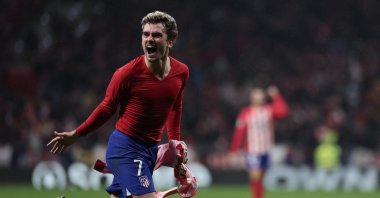 Atletico Madrid's Antoine Griezmann celebrates scoring his team's third goal during the Spanish Copa del Rey match against Real Madrid at the Metropolitano stadium, Madrid, Spain, Jan. 18, 2024. (AFP Photo)