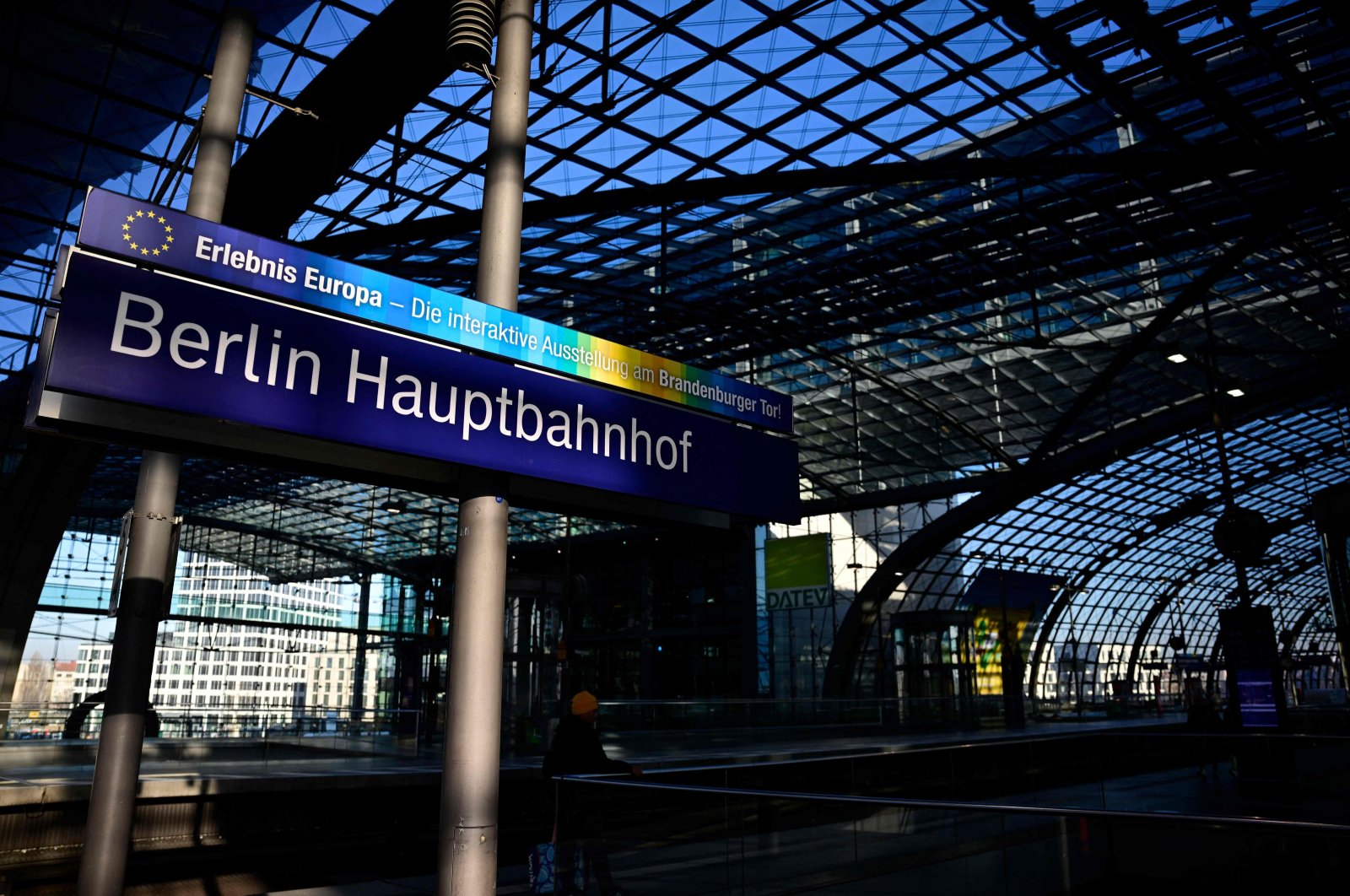 A deserted platform at the main railway station (Hauptbahnhof) is pictured in Berlin during a strike by German train drivers, Germany, Jan. 10, 2024. (AFP Photo)