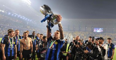 Inter Milan's Lautaro Martinez lifts the trophy after winning the Italian Super Cup final football match against Napoli at Al-Awwal Park Stadium, Riyadh, Saudi Arabia, Jan. 22, 2024. (AFP Photo)