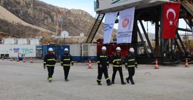 Workers are seen near an oil field operated by the state energy company Turkish Petroleum Corporation (TPAO), in Şırnak province, southeastern Türkiye, Dec. 31, 2023. (IHA Photo)