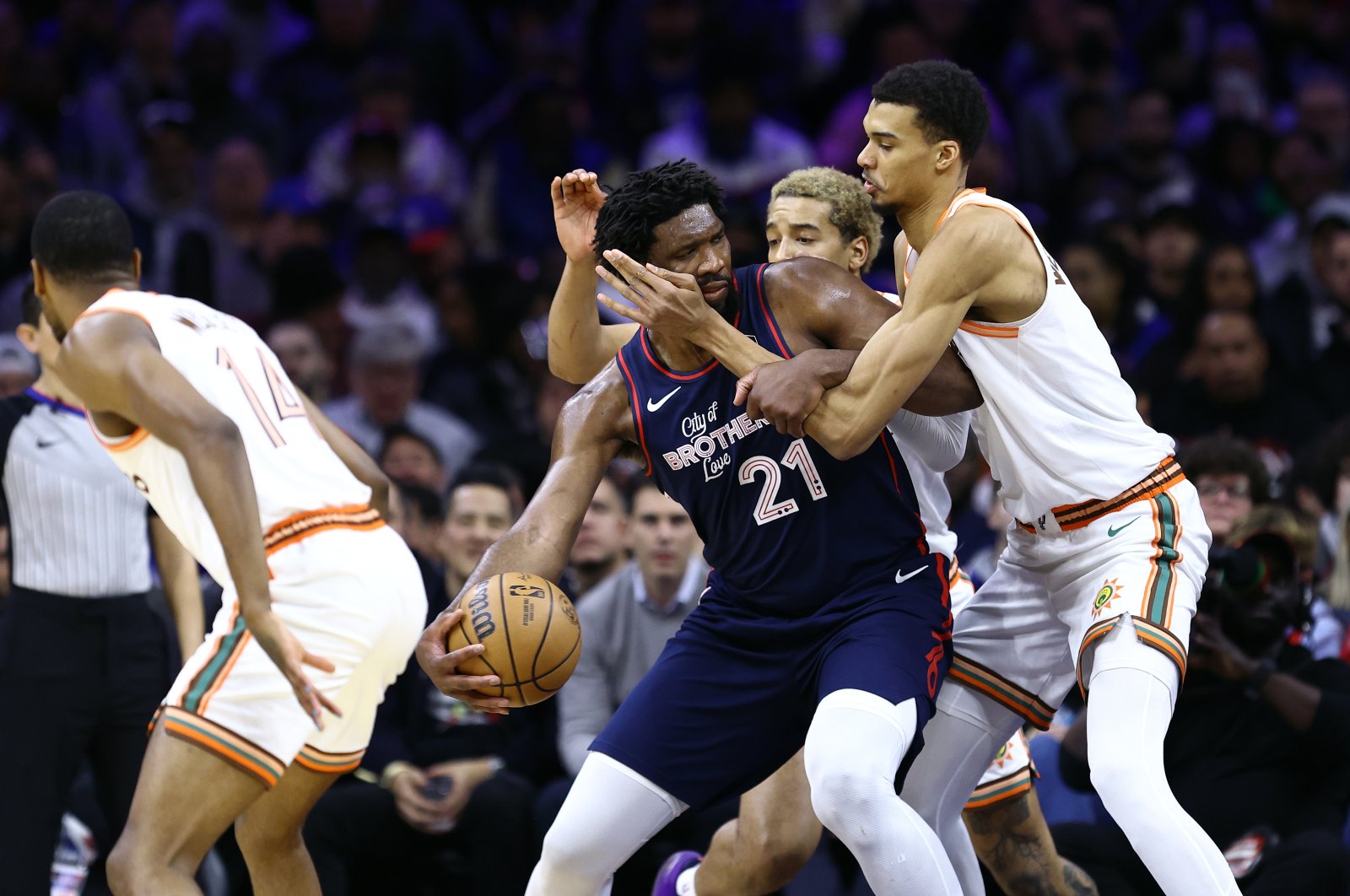 Philadelphia 76ers&#039; Joel Embiid (C) is guarded by San Antonio Spurs players during the second quarter at the Wells Fargo Center, Philadelphia, U.S., Jan. 22, 2024. (Getty Images Photo)