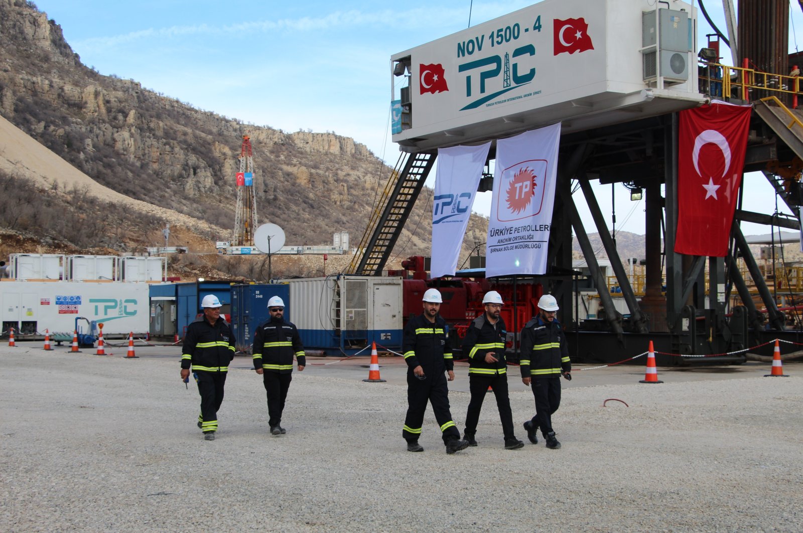 Workers are seen near an oil field operated by the state energy company Turkish Petroleum Corporation (TPAO), in Şırnak province, southeastern Türkiye, Dec. 31, 2023. (IHA Photo)