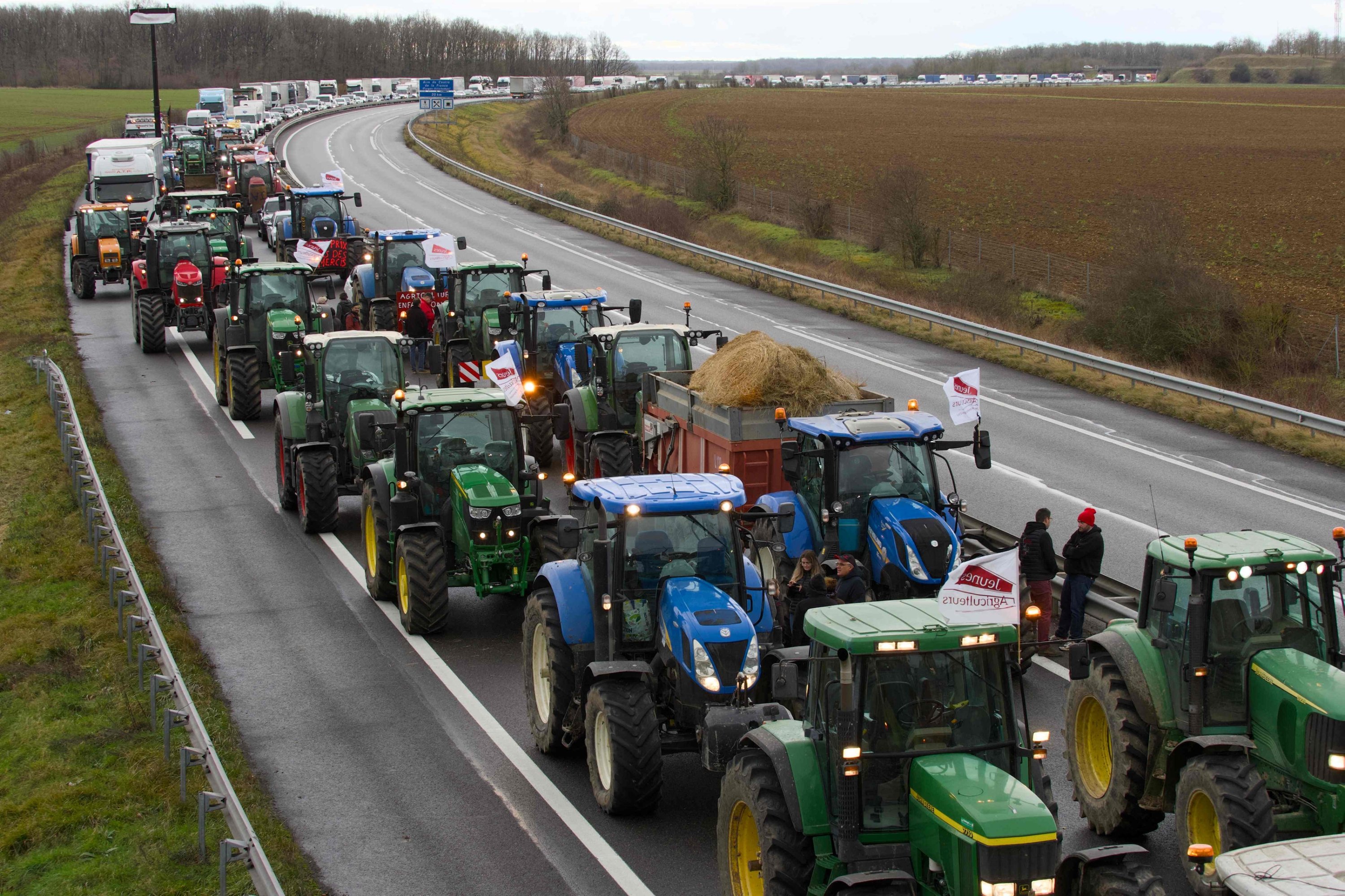 Farmers block roads across France, urge help to safeguard livelihoods |  Daily Sabah