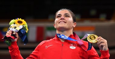 Türkiye's Busenaz Sürmeneli poses for a photo with her gold medal during the medal ceremony for the women's welter (64-69 kg.) on Day 15 of the Tokyo 2020 Olympic Games at Kokugikan Arena, Tokyo, Japan, Aug. 7, 2021. (Getty Images Photo)