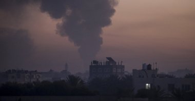 Smoke rises following an Israeli air strike during a military operation in Khan Younis, southern Gaza Strip, Jan. 21, 2024. (EPA Photo)