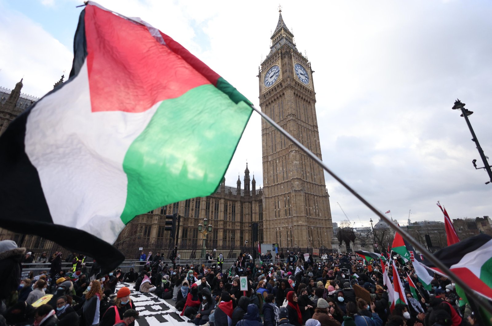 Protesters stage a sit-in on Westminster Bridge during a march in support of Palestine, London, Britain, Jan. 6, 2024. (EPA Photo)