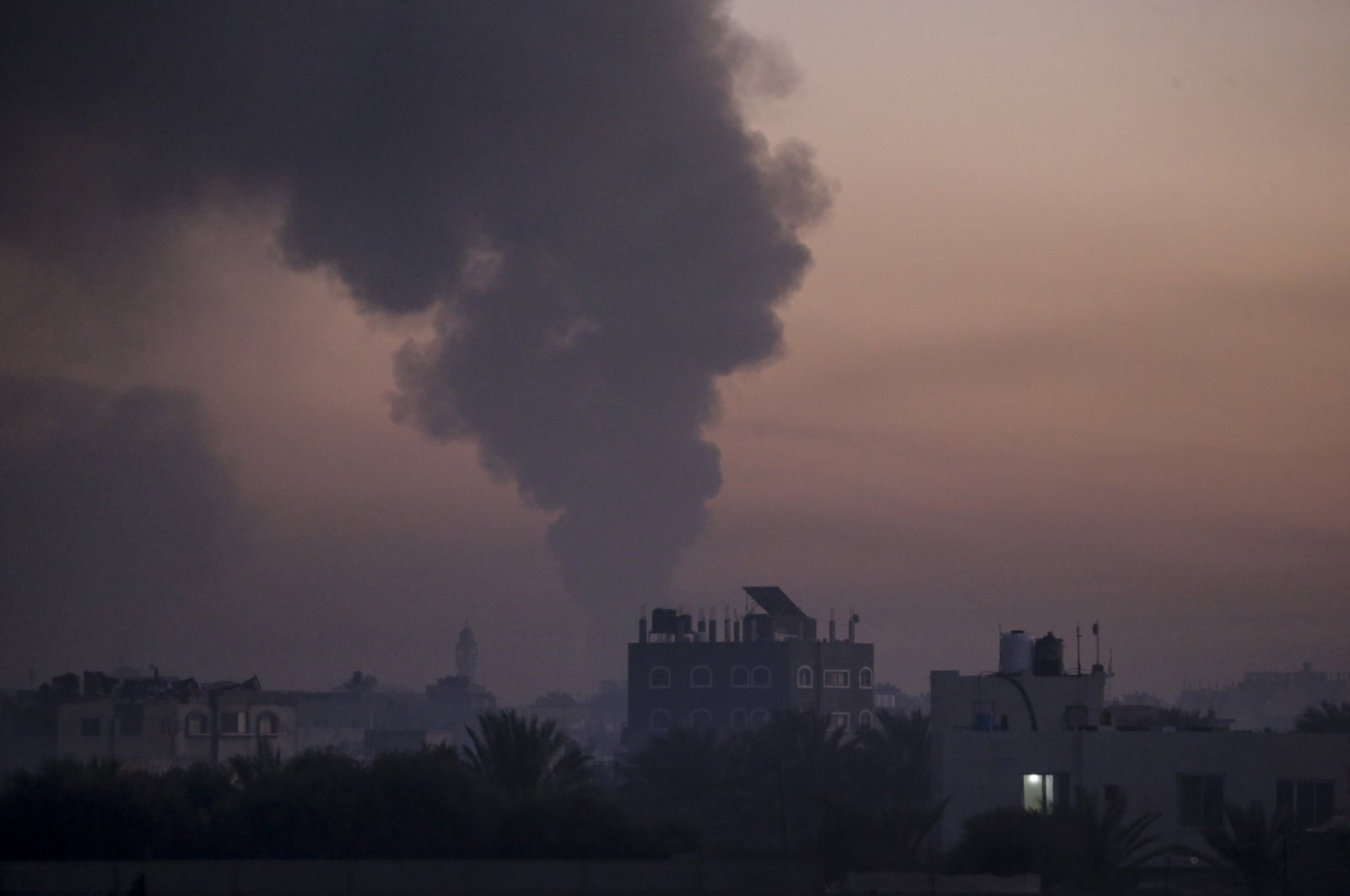 Smoke rises following an Israeli air strike during a military operation in Khan Younis, southern Gaza Strip, Jan. 21, 2024. (EPA Photo)