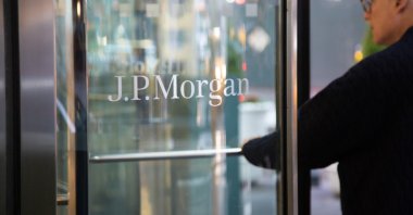 The JP Morgan logo sign on the entrance of a glass office building in Midtown Manhattan, New York, U.S. Jan. 23, 2020. (Reuters Photo)