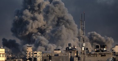 Smoke rises following Israeli air strikes in Khan Yunis, southern Gaza Strip, Jan. 10, 2024. (EPA File Photo)