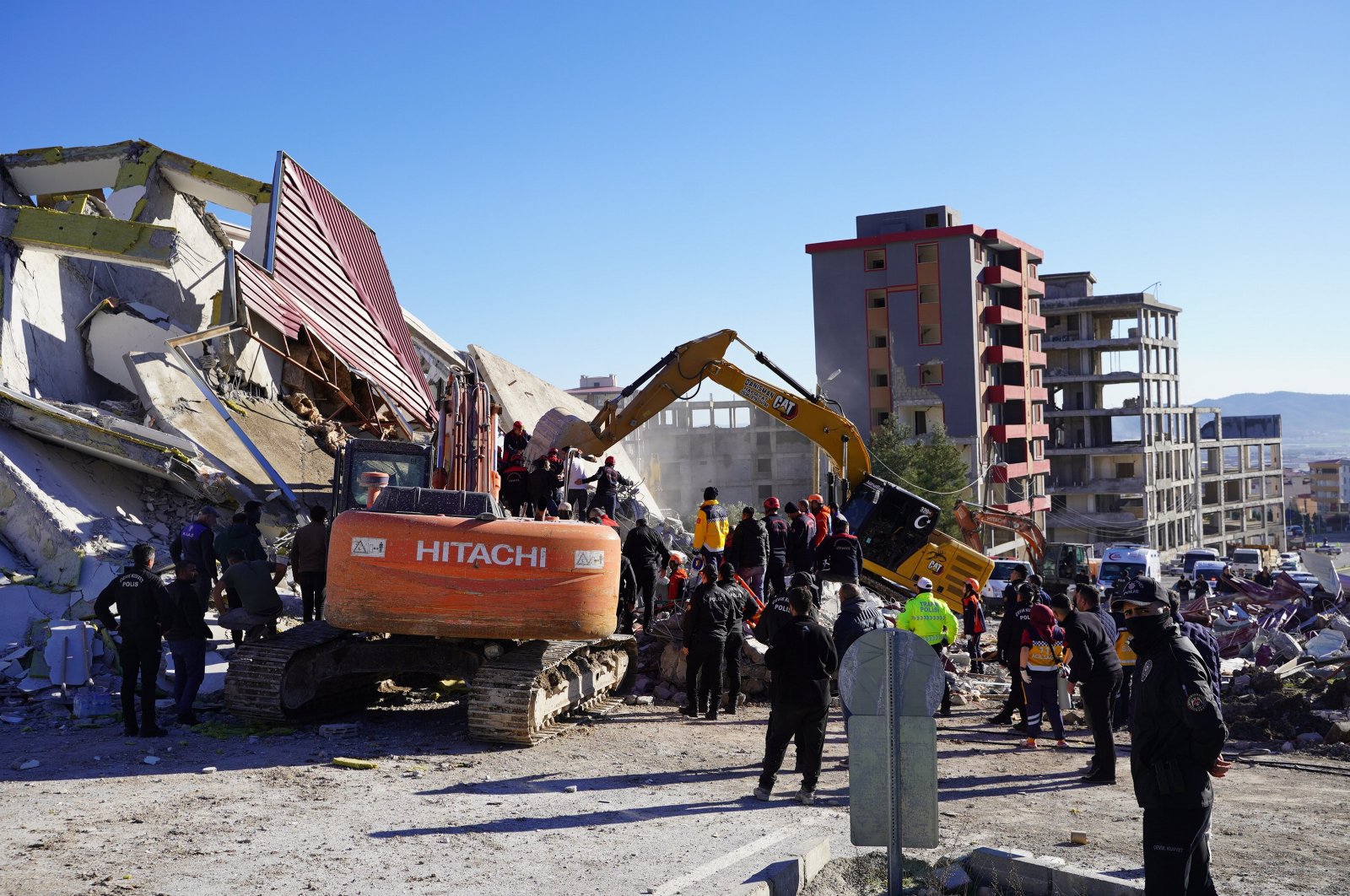The removal of rubble from buildings heavily damaged by the Feb. 6 quakes continues in Kahramanmaraş, southern Türkiye, Jan. 25, 2024. (AA Photo)