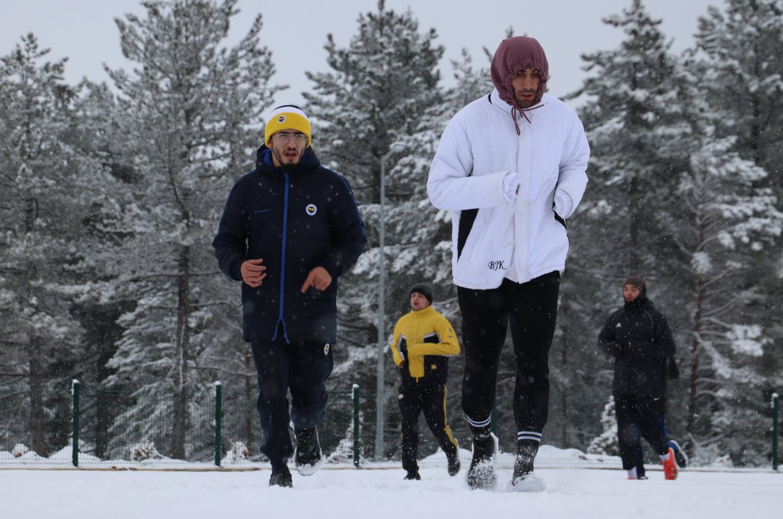 The Turkish Olympic men&#039;s boxing national team trains in the snow, Kastamonu, Türkiye, Jan. 25, 2024. (AA Photo)