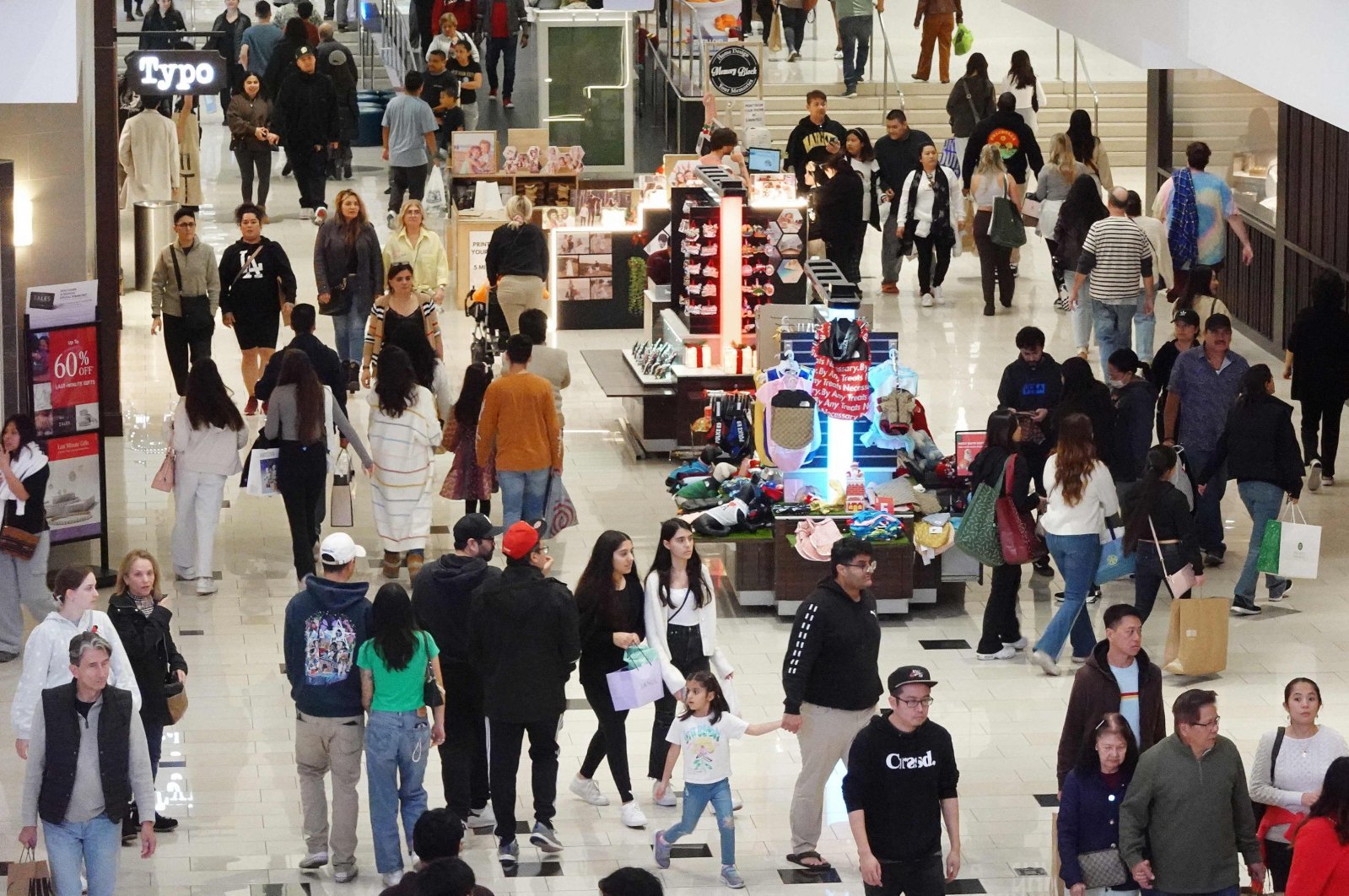 People shop in a shopping mall in Glendale, California, Dec. 26, 2023. (AFP Photo)