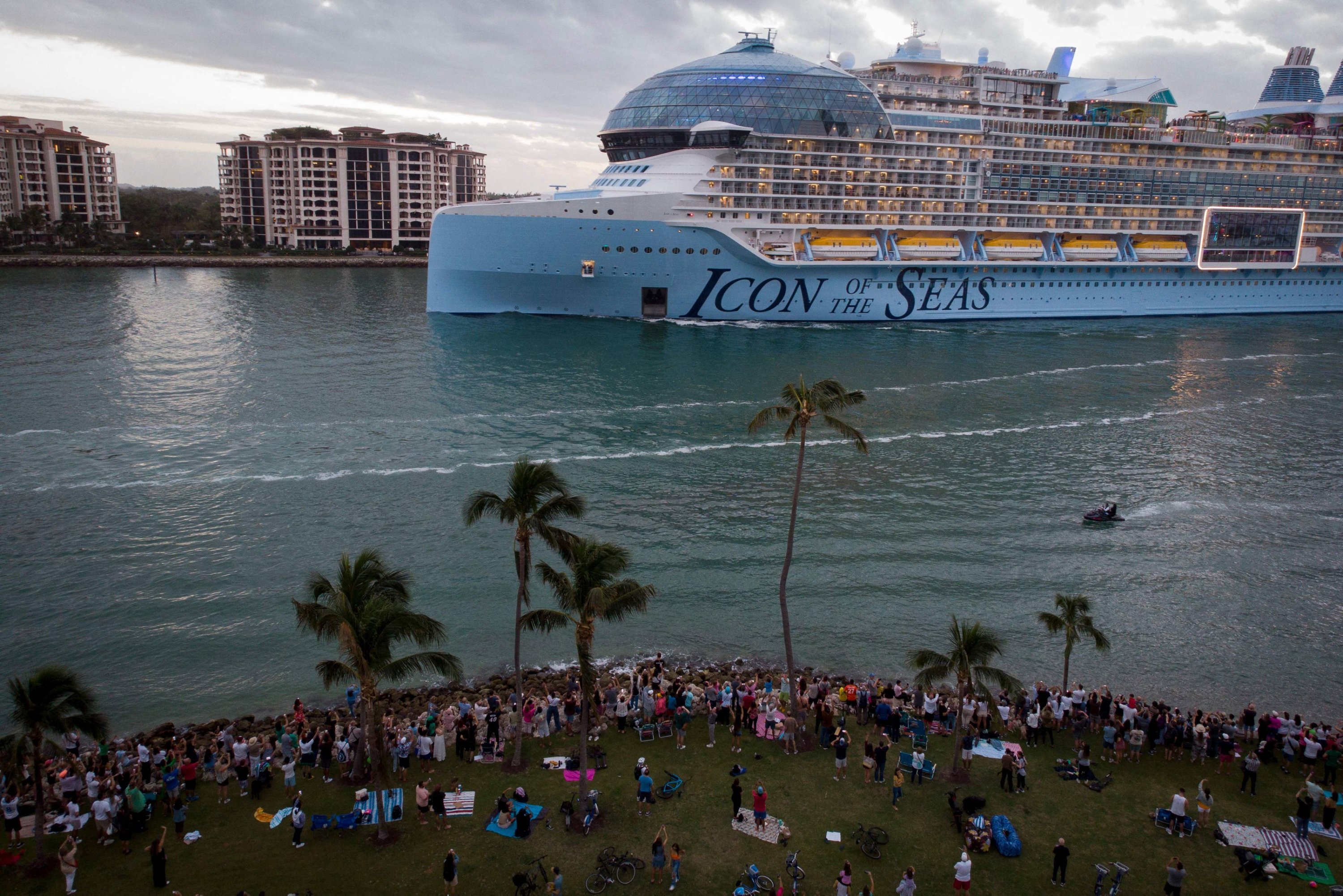 Royal Caribbean's $2B 'Icon' sets sail as world's largest cruise ship ...