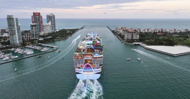 Royal Caribbean&#039;s Icon of the Seas, the largest cruise ship in the world, sets sail for its inaugural voyage with passengers in Miami, Florida, U.S., Jan. 27, 2024. (Reuters Photo)