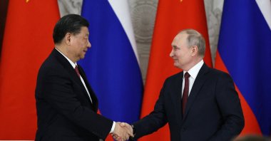 Russian President Vladimir Putin (R) shakes hands with Chinese President Xi Jinping during a signing ceremony following their talks at the Kremlin in Moscow, Russia, March 21, 2023. (Reuters Photo)