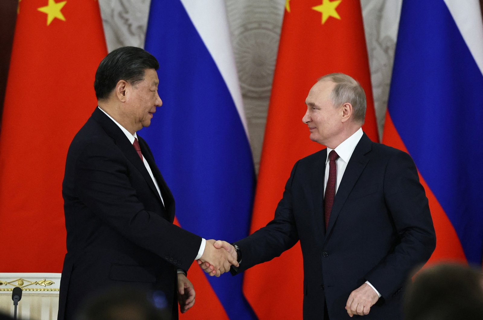 Russian President Vladimir Putin (R) shakes hands with Chinese President Xi Jinping during a signing ceremony following their talks at the Kremlin in Moscow, Russia, March 21, 2023. (Reuters Photo)