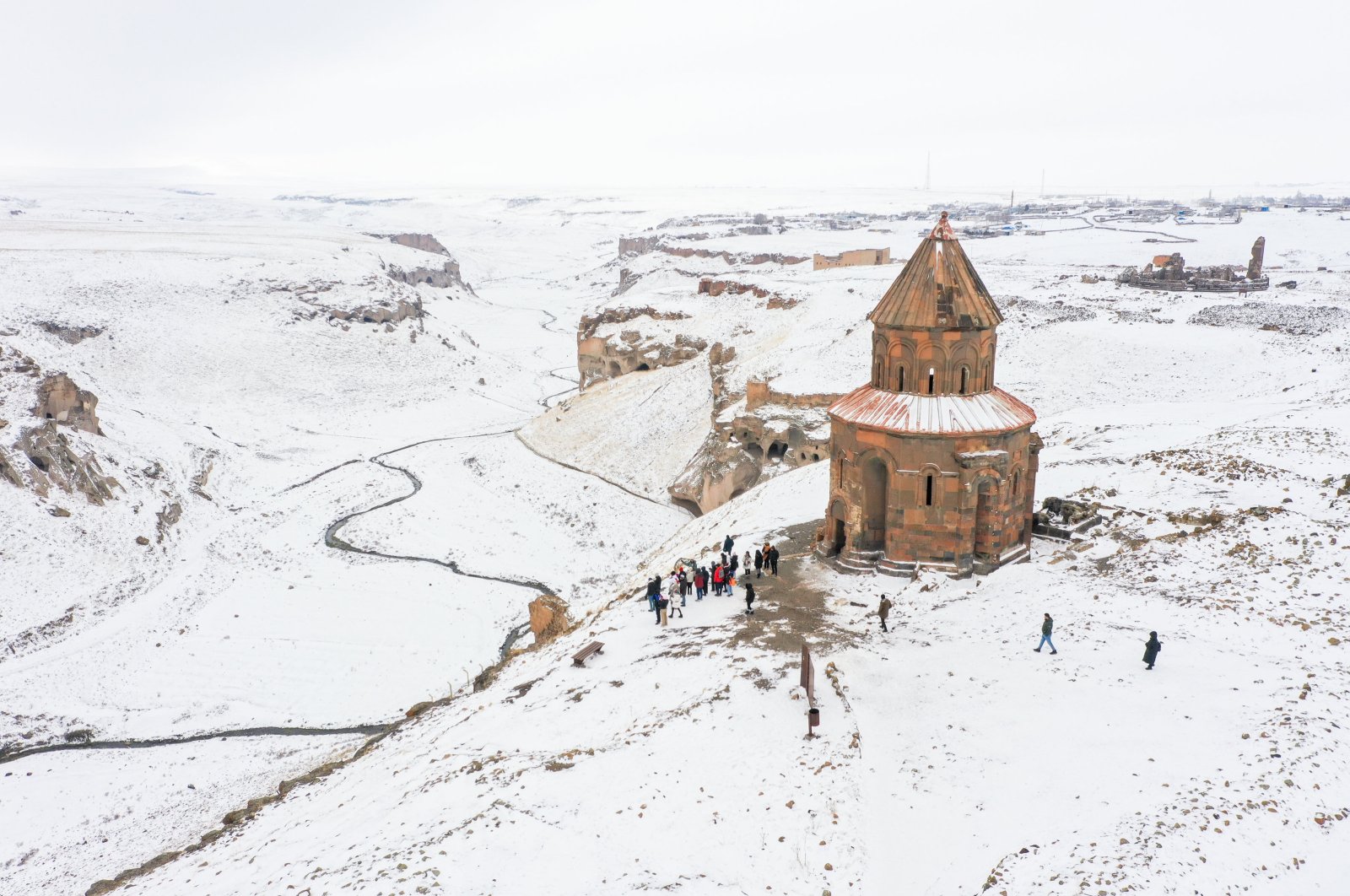 Ani: Türkiye-Ermenistan sınırının mücevheri Ani, kış güzelliğiyle tüm yıl boyunca turistlerin ilgisini çekiyor