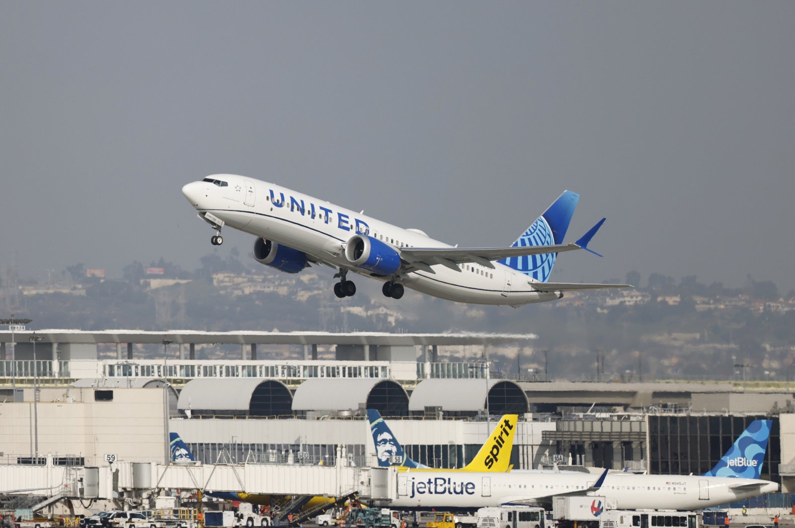 A United Airlines plane takes off at Los Angeles International Airport, Los Angeles, California, U.S., Jan. 18, 2024. (EPA Photo)