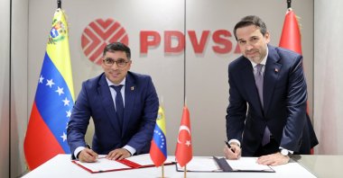Energy and Natural Resources Minister Alparslan Bayraktar (R) and Venezuela's Petroleum Minister Pedro Rafael Tellechea Ruiz sign a memorandum of understanding, Caracas, Venezuela, Jan. 31, 2024. (X photo: @aBayraktar1)