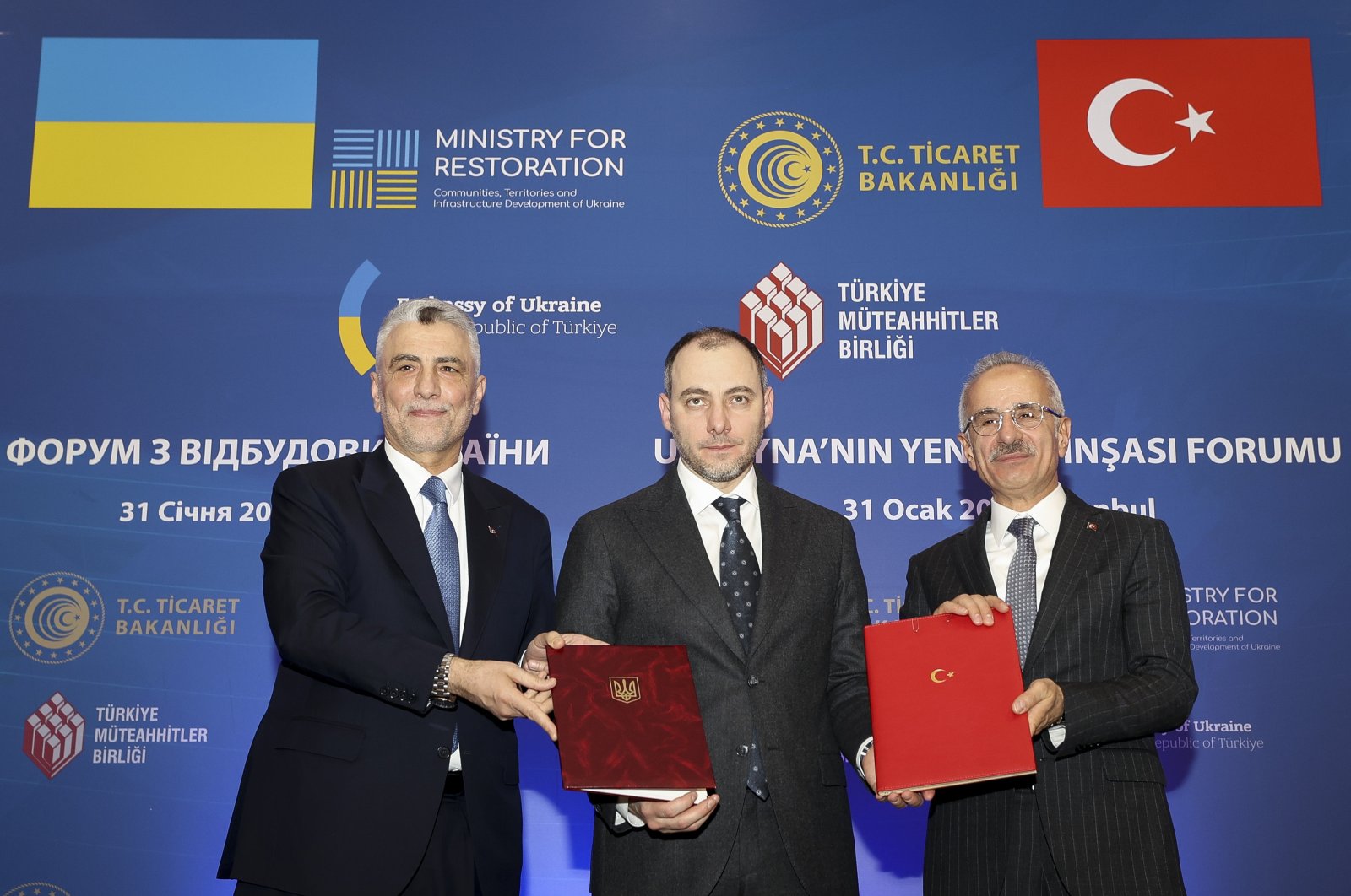 Trade Minister Ömer Bolat, Ukraine&#039;s Infrastructure Minister Oleksandr Kubrakov and Transport and Infrastructure Minister Abdulkadir Uraloğlu pose for a photo at a forum in Istanbul, Jan. 31, 2024. (AA Photo)