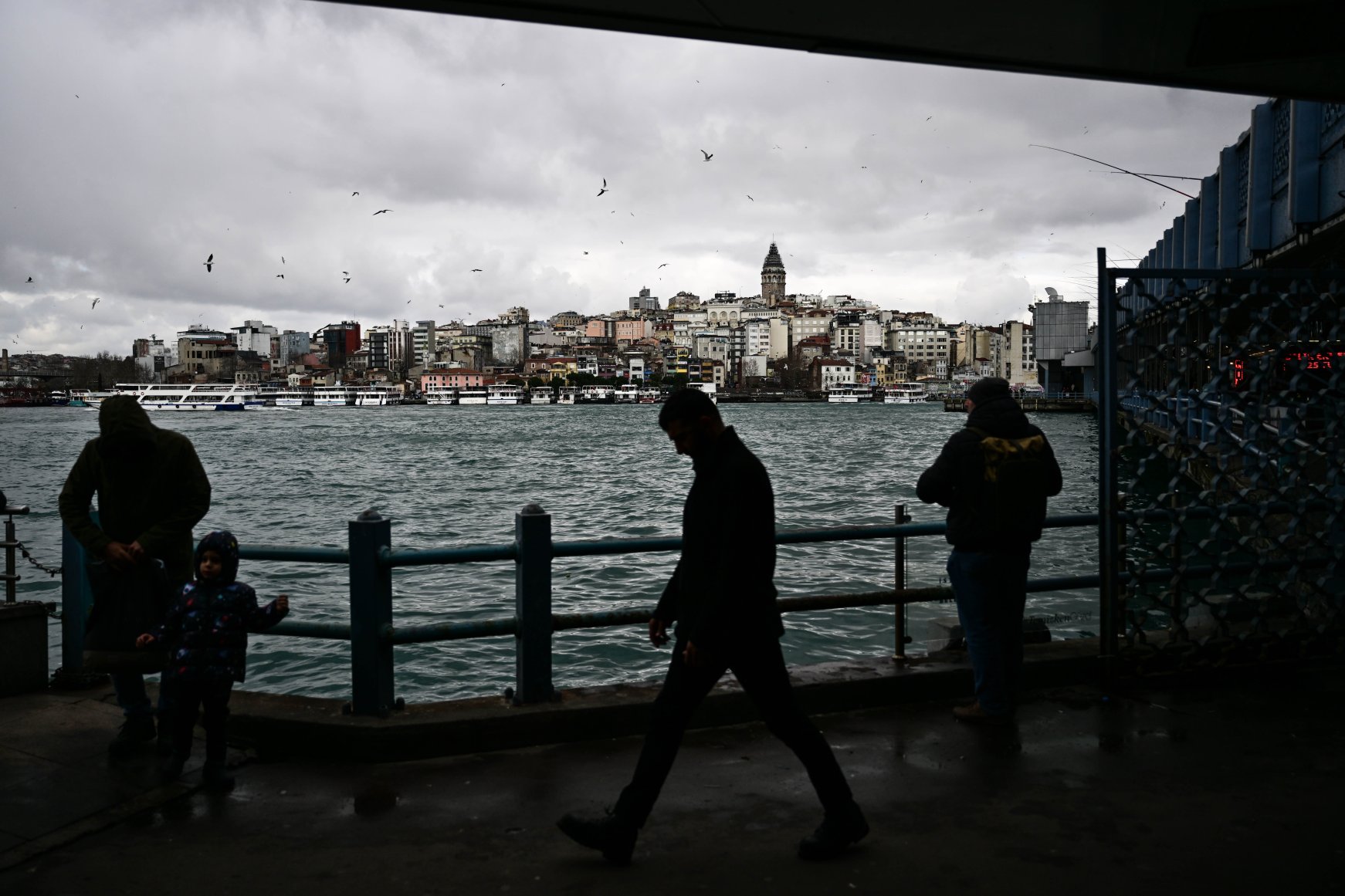 Residents of Istanbul, Türkiye are spending time outdoors despite the cold weather, Istanbul, Türkiye, Jan. 31, 2024. (AA Photo)