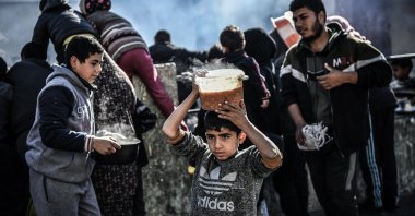Internally displaced Palestinians receive food delivered by humanitarian agencies, Khan Younis, Gaza, Palestine, Feb. 1, 2024. (AA Photo)