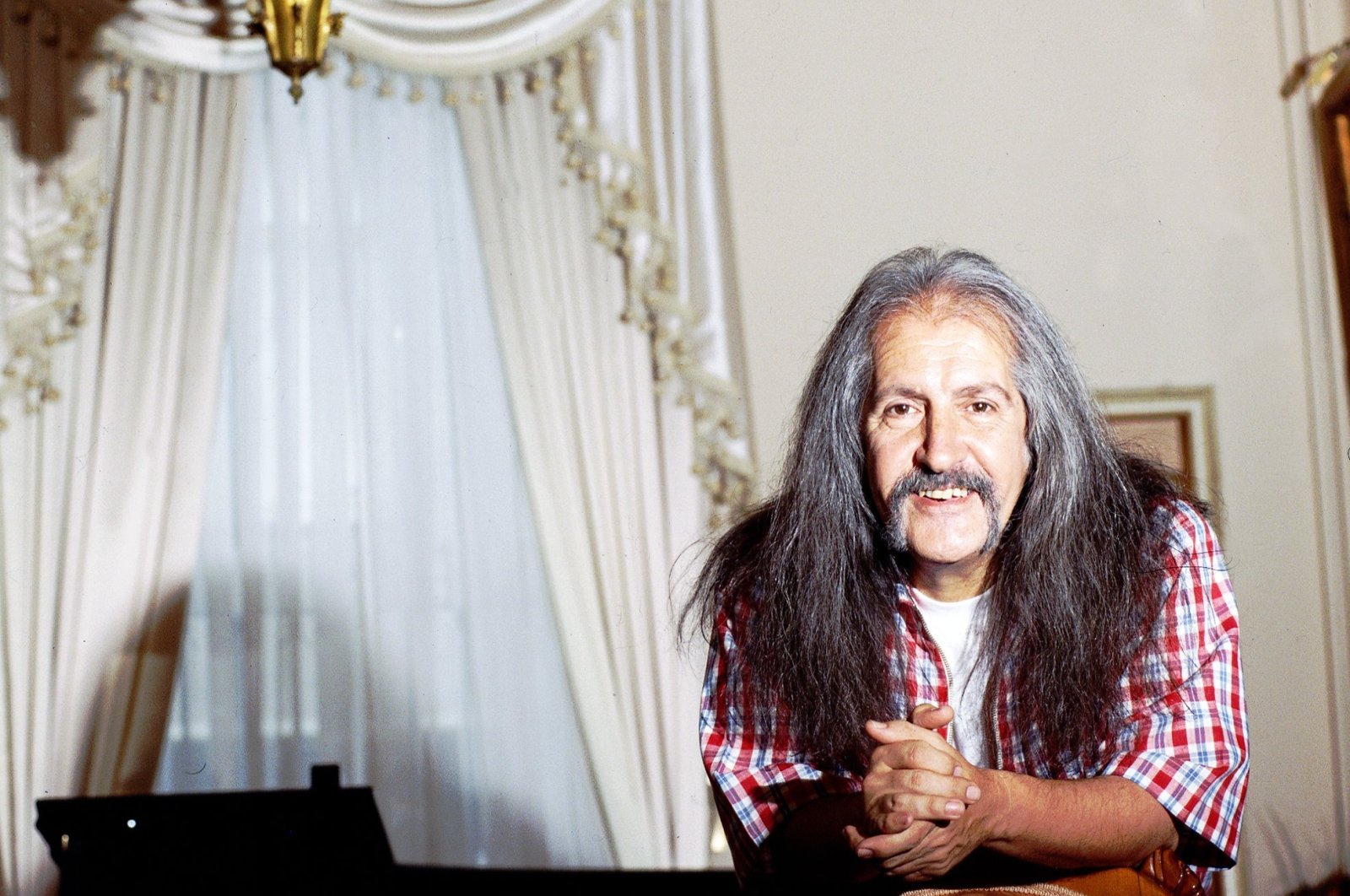 Turkish rock legend, singer, composer and television host Barış Manço. (Sabah Archive Photo)