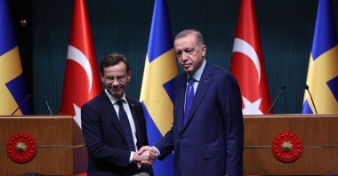 President Recep Tayyip Erdoğan shakes hand with Swedish Prime Minister Ulf Kristersson (L) during a news conference following their meeting at the Presidential Complex in the capital Ankara, Türkiye, Nov. 8, 2022. (AFP File Photo)