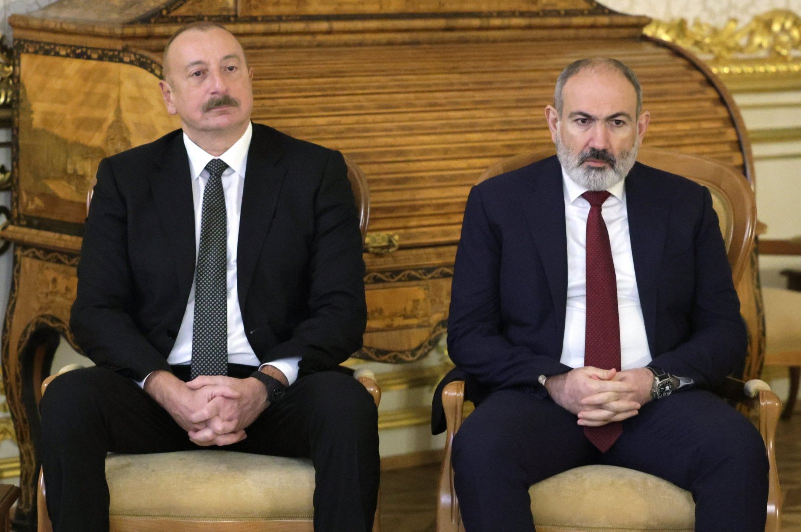 Azerbaijani President Ilham Aliyev (L) and Armenian Prime Minister Nikol Pashinyan are seen during a visit to the Catherine Palace at the Tsarskoye Selo State Museum and Reserve in Pushkin, St. Petersburg, Russia, Dec. 26, 2023. (EPA Photo)