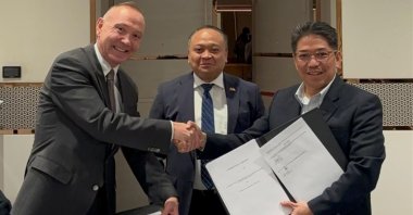 Mehmet Şişman, general manager of Kipaş Holding (L), shakes hands with Julfi Hadi, CEO of Pertamina Geothermal Energy, as they sign an agreement on cooperation on geothermal energy, Ankara, Türkiye, Feb. 2, 2024. (Courtesy of Indonesian Embassy in Ankara)