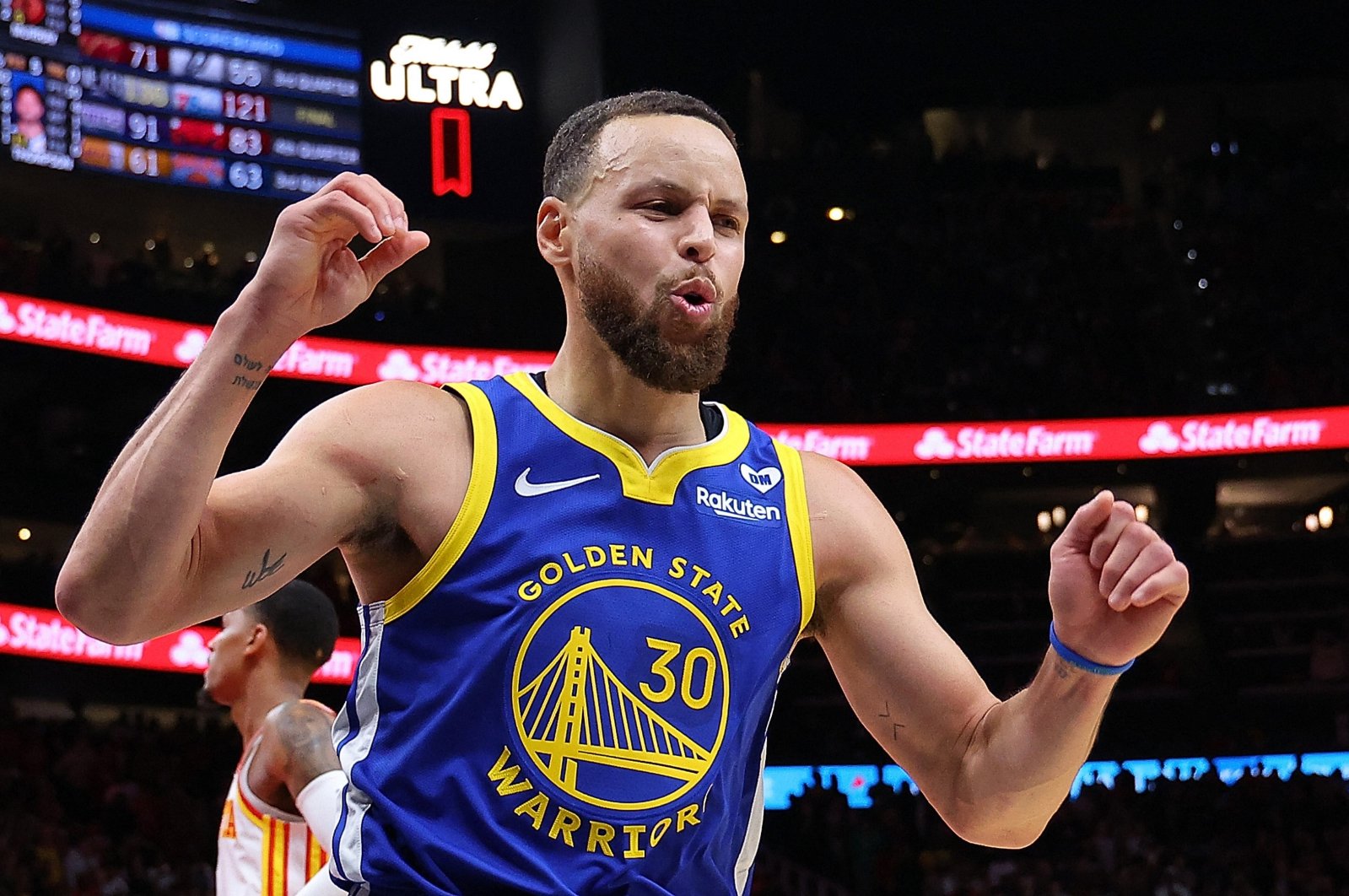 Warriors&#039; Stephen Curry reacts after missing the game-winning basket against the Hawks, Atlanta, Georgia, Feb. 03, 2024. (AFP Photo)