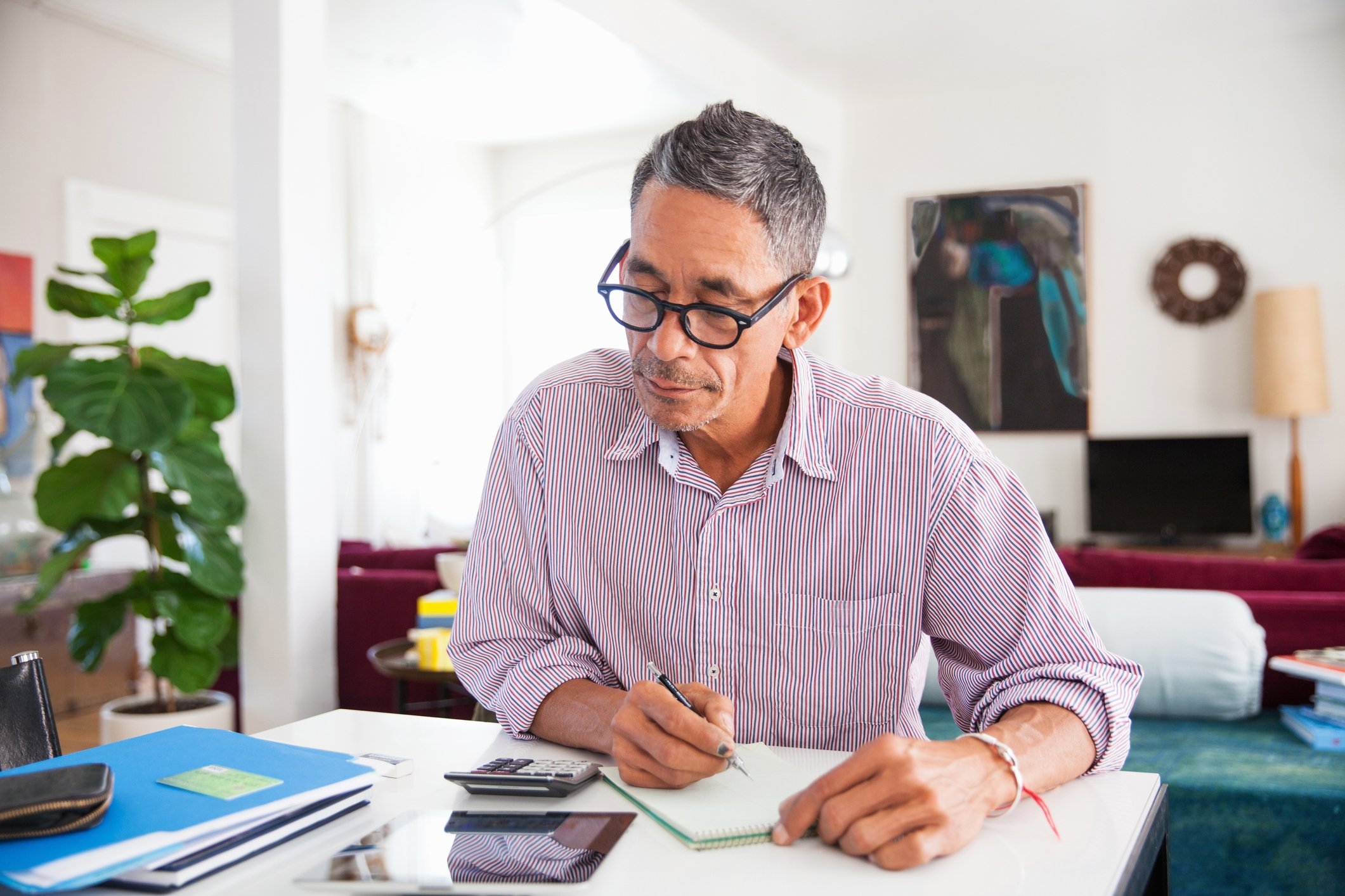 A British study found that around 20% of adults over 55 feel discriminated against due to their age, citing limited career opportunities and increased job pressure. (Getty Images Photo)