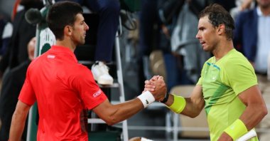 Rafael Nada against Novak Djokovic on Court Philippe-Chatrier in the 2022 French Open quarterfinals, Paris, France, June 1, 2022. (Getty Images Photo)