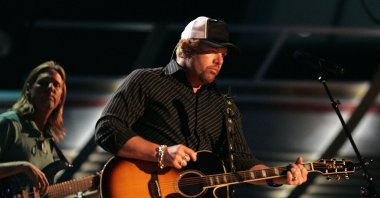 Musician Toby Keith performs onstage during the dress rehearsal for the 41st Annual Academy Of Country Music Awards, MGM Grand Hotel, Las Vegas, Nevada, U.S., May 23, 2006. (AFP Photo)
