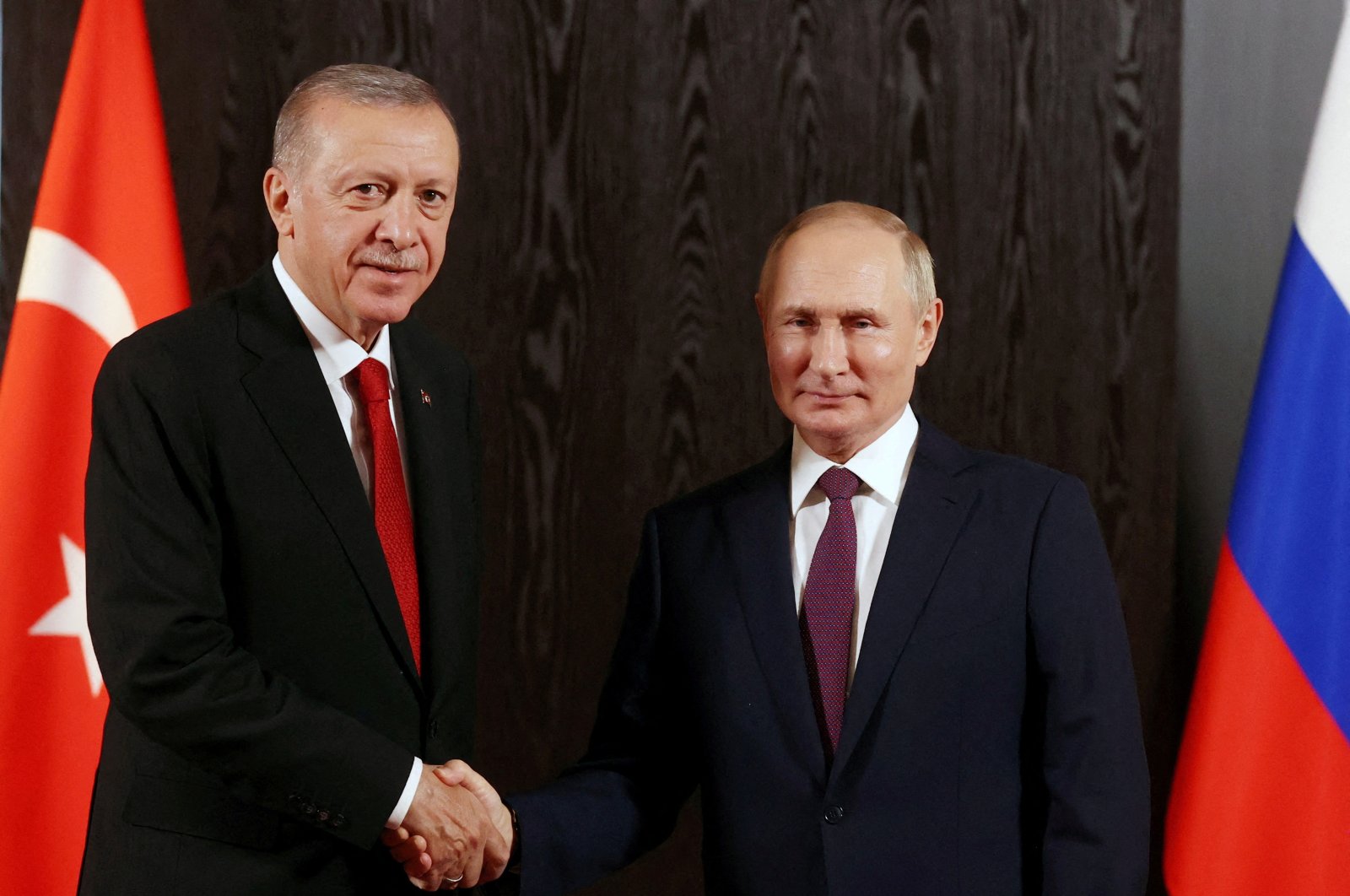 President Recep Tayyip Erdoğan (L) and Russian President Vladimir Putin meet on the sidelines of the Shanghai Cooperation Organization (SCO) summit in Samarkand, Uzbekistan, Sept. 16, 2022. (Reuters Photo)