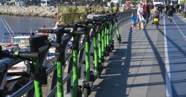 The mobility app Martı&#039;s electric scooters are seen in the Salacak neighborhood of Üsküdar district, Istanbul, Türkiye, Nov. 15, 2021. (Shutterstock Photo)