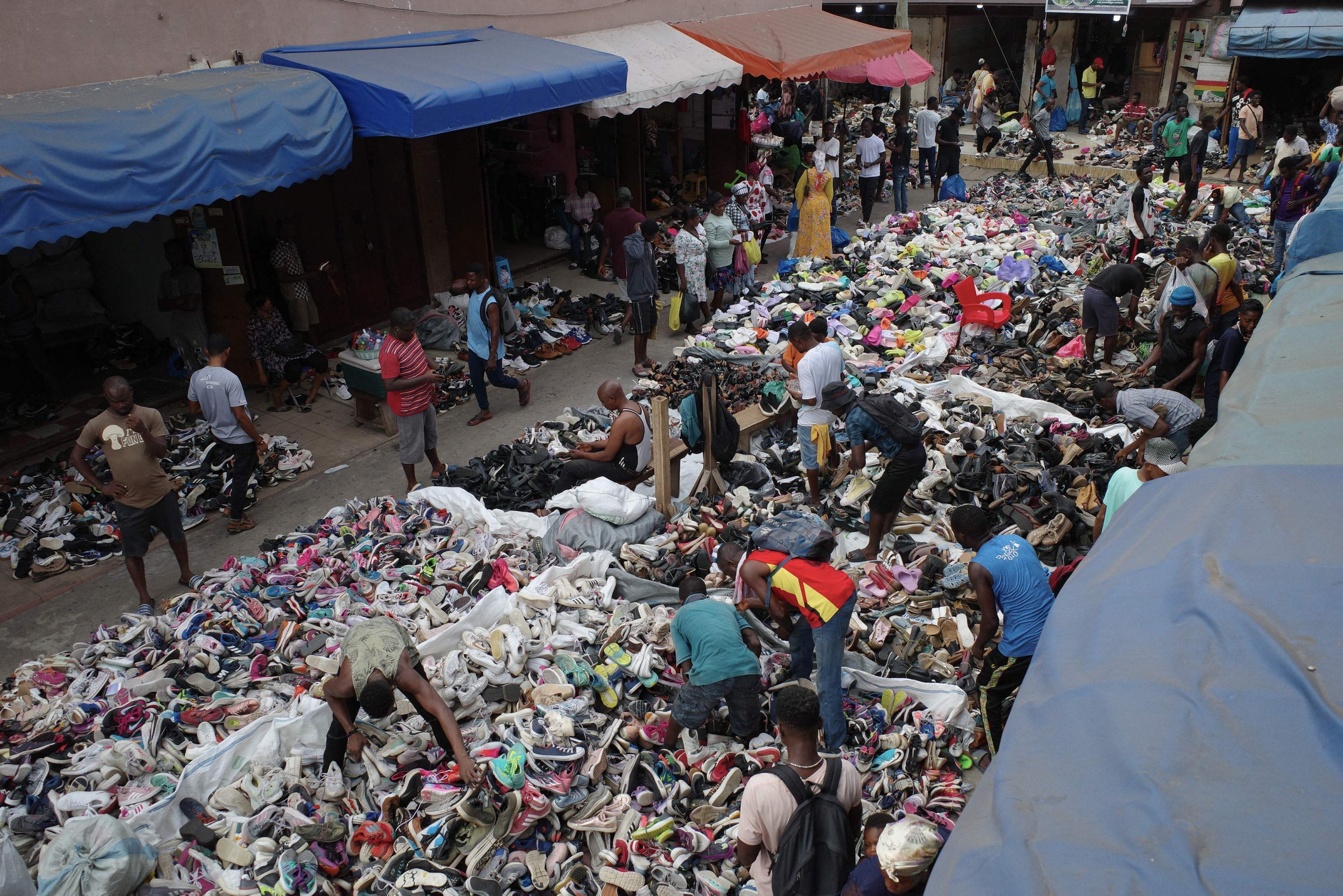 Traders spread out secondhand clothes for sale at the Kantamanto market in Accra, Ghana, Nov. 15, 2023. (AFP Photo)