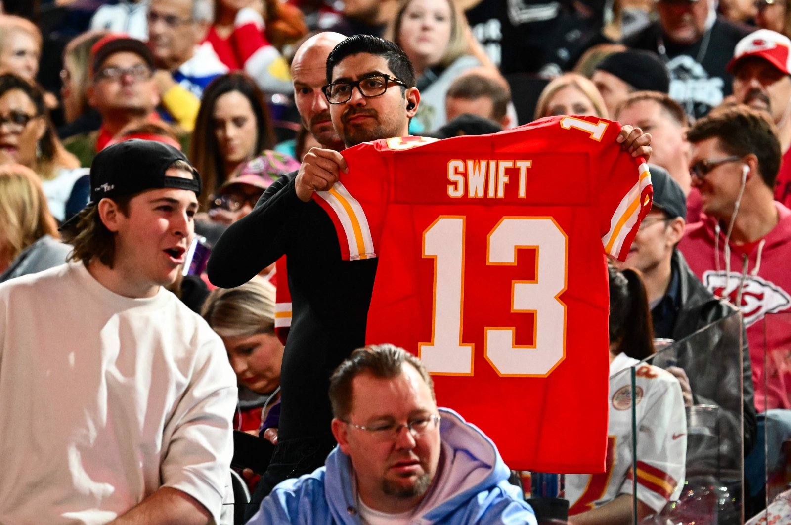 A fan holds up a Kansas City Chiefs jersey with Swift No.13 during Super Bowl LVIII Opening Night at Allegiant Stadium, Las Vegas, Nevada, U.S., Feb. 5, 2024. (AFP Photo)