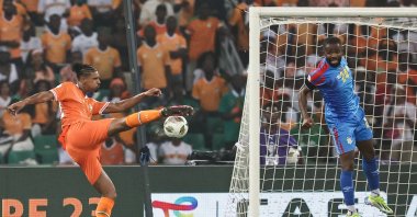 Ivory Coast&#039;s Sebastien Haller (L) kicks to score his team&#039;s first goal during the AFCON 2023 semifinal football match against DRC at Alassane Ouattara Olympic Stadium, Ebimpe, Abidjan, Ivory Coast, Feb. 7, 2024. (AFP Photo)