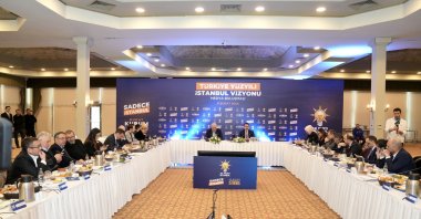 Justice and Development Party (AK Party) Istanbul mayoral candidate Murat Kurum (C-R) meets with journalists, Istanbul, Türkiye, Feb. 8, 2024. (Courtesy of AK Party)