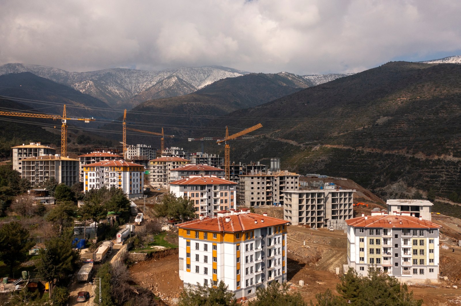 An aerial view shows new residential buildings being constructed for people left homeless after last year&#039;s devastating earthquake in Hatay province, southern Türkiye, Feb. 2, 2024. (Reuters Photo)