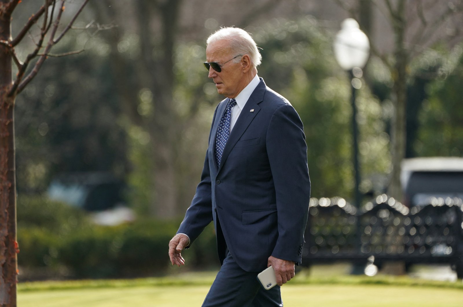 U.S. President Joe Biden walks from the West Wing to Marine One as he departs the White House in Washington, U.S., Feb. 8,  2024. (Reuters Photo)