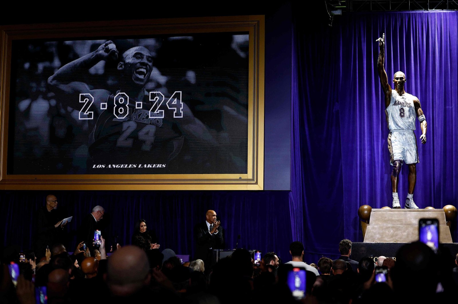 The Kobe Bryant Statue during an unveiling ceremony at Crypto.com Arena, Los Angeles, U.S., Feb. 8, 2024. (AFP Photo)
