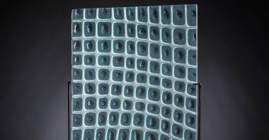 An artwork by contemporary Hungarian glass artist Marta Edöcs. (Photo courtesy of Liszt Institute Hungarian Cultural Center)
