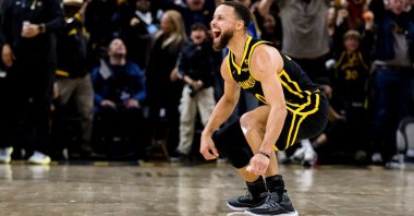 Warriors guard Stephen Curry reacts after hitting a 3-piont shot in the last second against the Phoenix Suns, San Francisco, California, U.S., Feb. 10, 2024.
