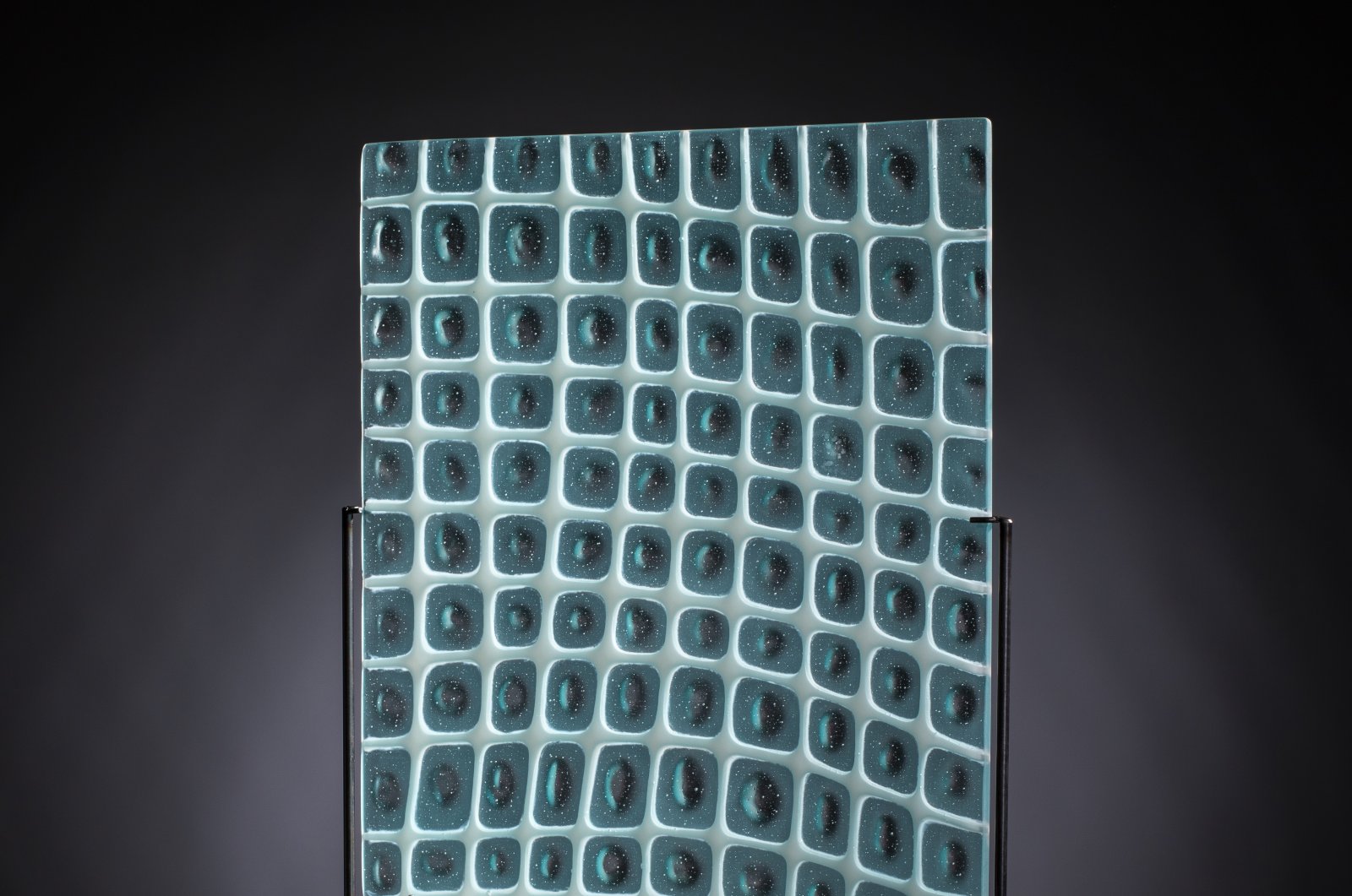 An artwork by contemporary Hungarian glass artist Marta Edöcs. (Photo courtesy of Liszt Institute Hungarian Cultural Center)
