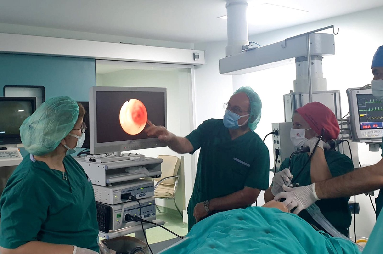 Staff attend to a patient in Farabi Hospital, Trabzon, northern Türkiye, April 23, 2023. (DHA Photo)