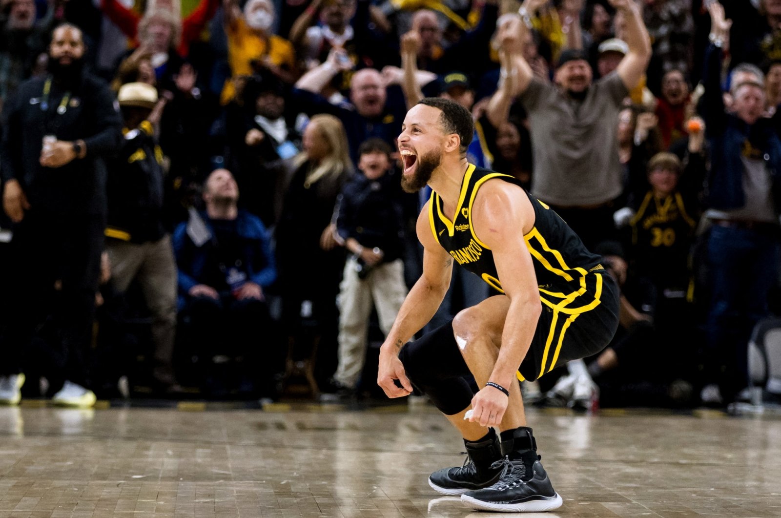 Warriors guard Stephen Curry reacts after hitting a 3-piont shot in the last second against the Phoenix Suns, San Francisco, California, U.S., Feb. 10, 2024.